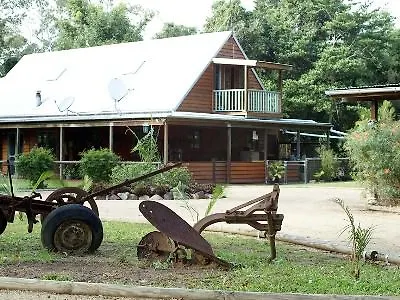 **** Resort Rainforest Ranch Byfield Australia